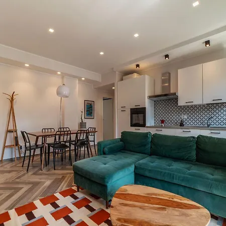 Guesthost - Colorful Apt In Vintage-Modern Style